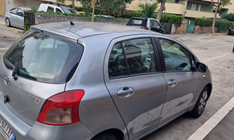 Yaris 2007...