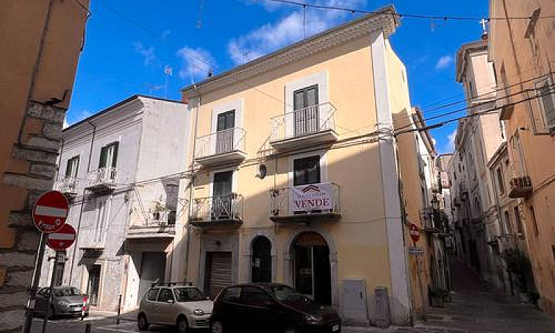 Casa Con Ingresso In...