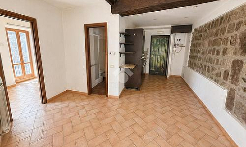 2 Locali A Viterbo...
