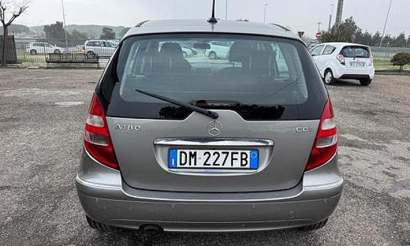 Mercedes-Benz A 180 ...