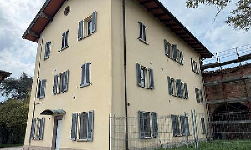Bilocale Su Due Live...