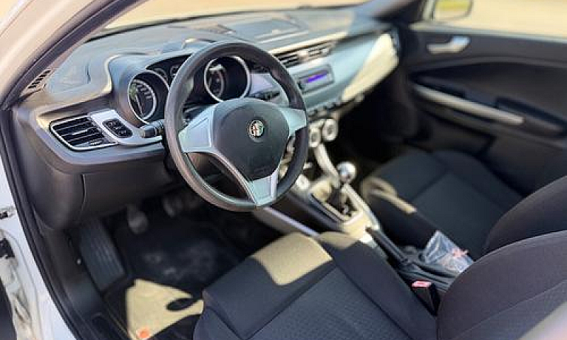 Alfa Romeo Giulietta...
