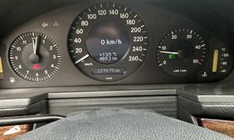 Mercedes-Benz E 220 ...