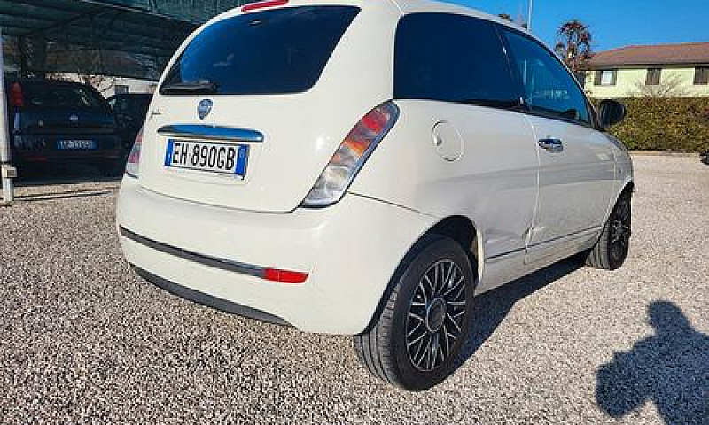 Lancia Ypsilon 1.2 6...