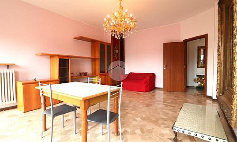 2 Locali A Rho...