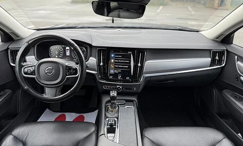 Volvo V90...