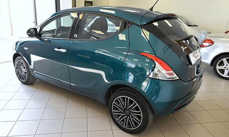Lancia Ypsilon 1.2 6...