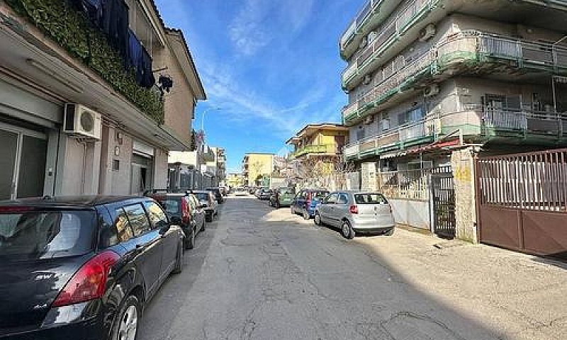 3 Locali A Arzano...