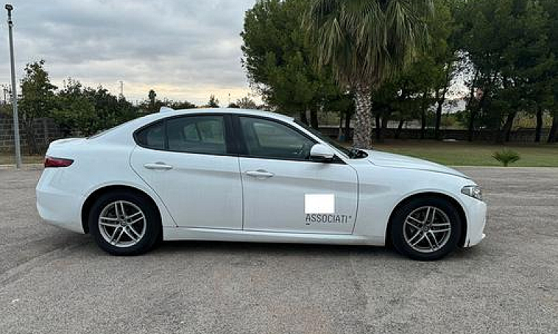 Alfa Romeo Giulia Da...