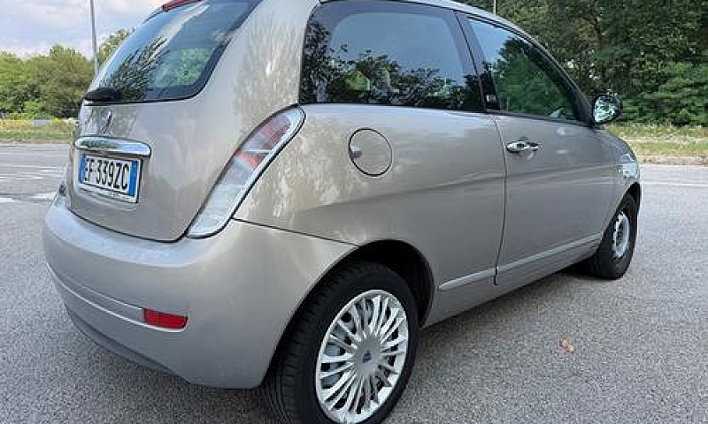 Lancia Ypsilon 1.2 6...