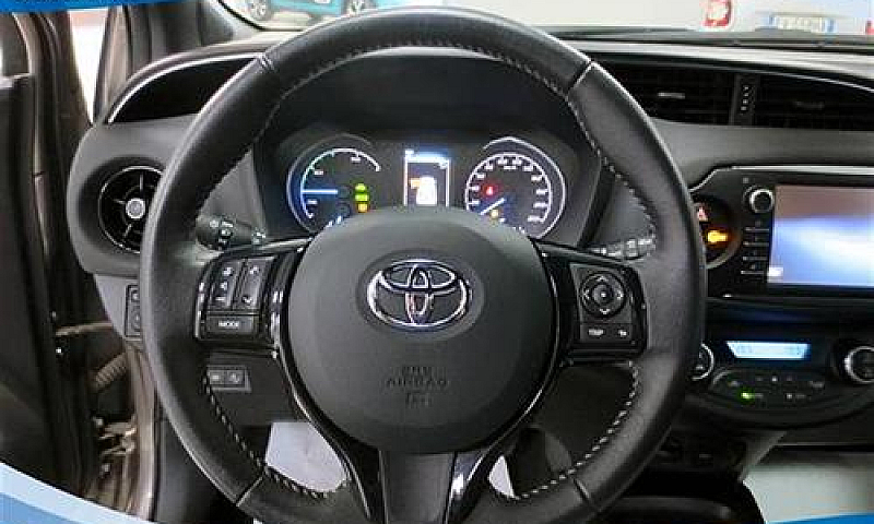 Toyota Yaris Hybrid ...