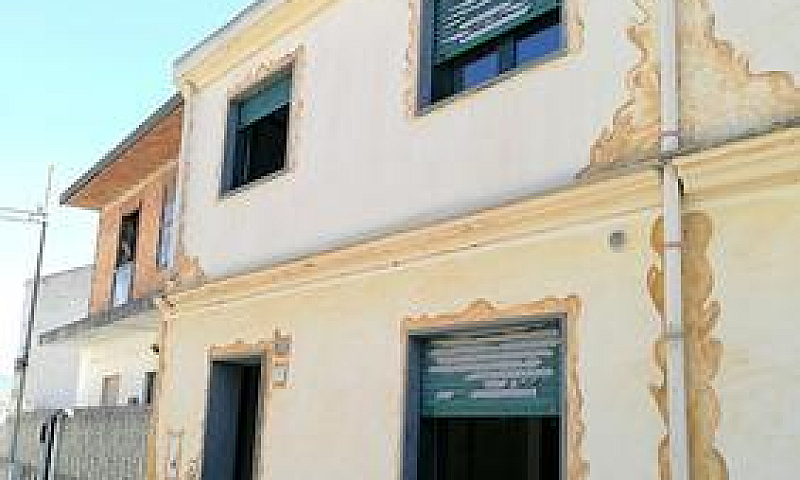 Casa Con Ingresso In...