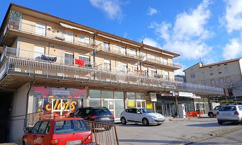 3 Locali A Gubbio...