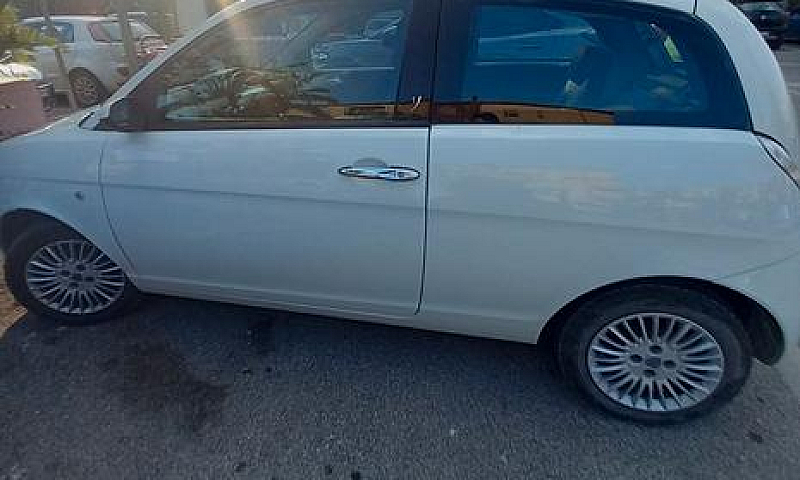 Lancia Ypsilon...