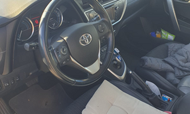 Toyota Auris Ibrida...