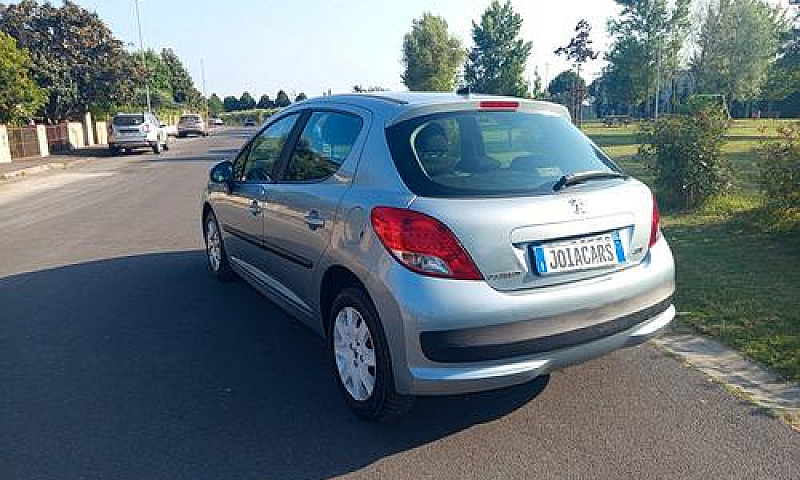 Peugeot 207 1.4 Hdi ...