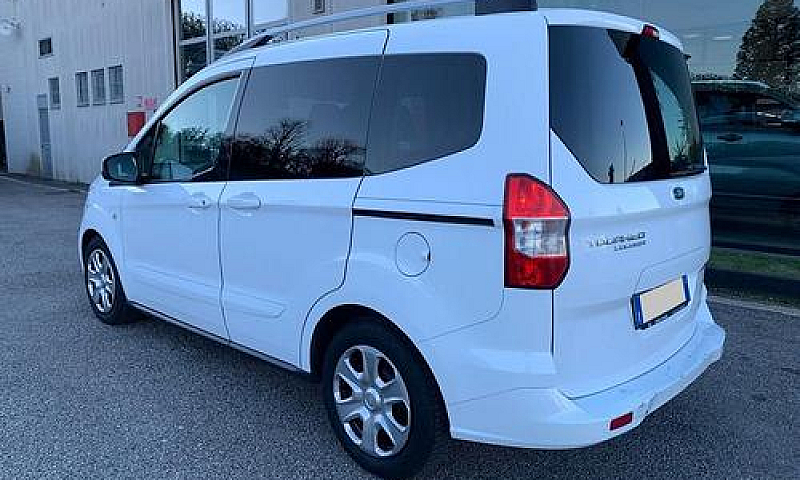 Ford Tourneo Courier...