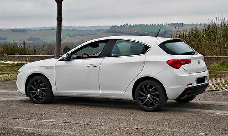 Alfa Romeo Giuletta ...