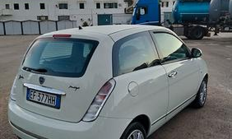 Lancia Ypsilon 1.3 M...