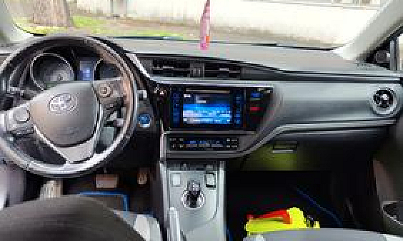 Toyota Auris - 2015...