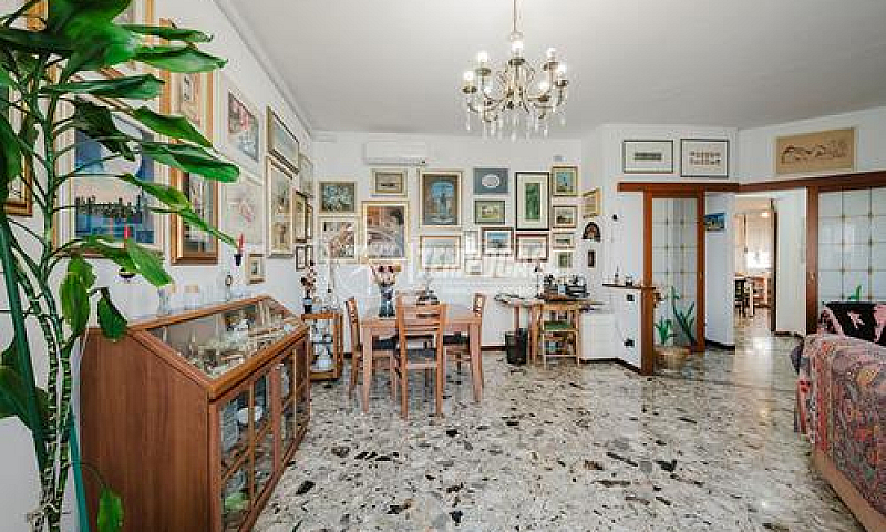 Piazza San Lorenzo: ...