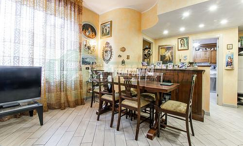 3 Locali In Corte Co...