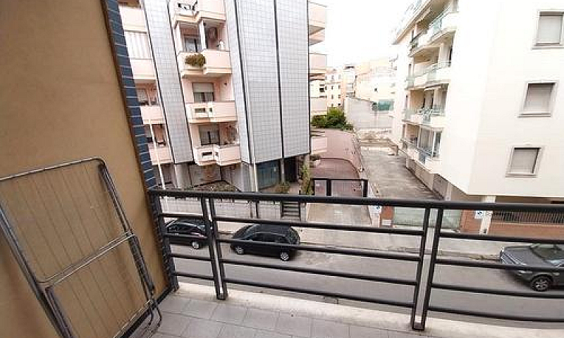 Trilocale Con Box Au...