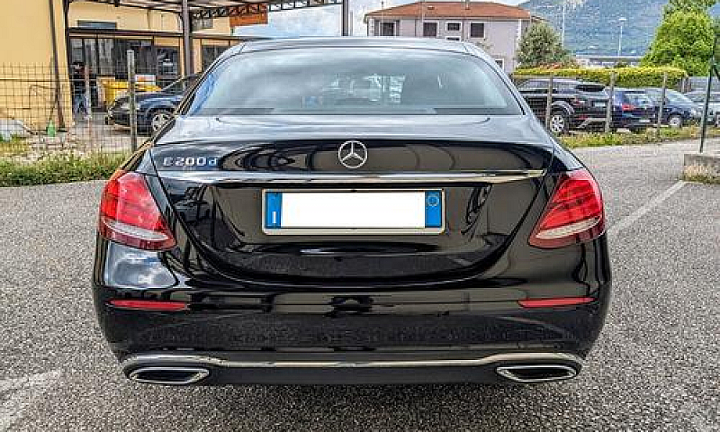 Mercedes-Benz E 200 ...