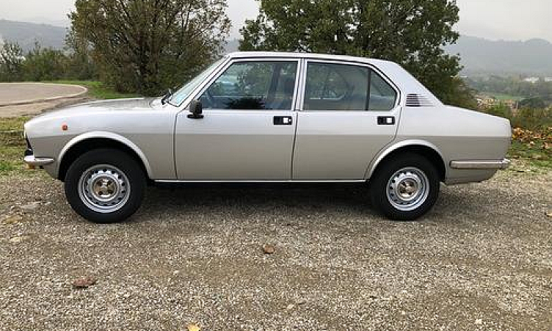 Alfa Romeo Alfetta 1...