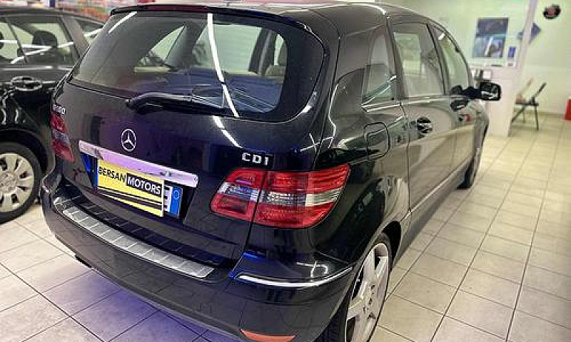 Mercedes-Benz B 180 ...