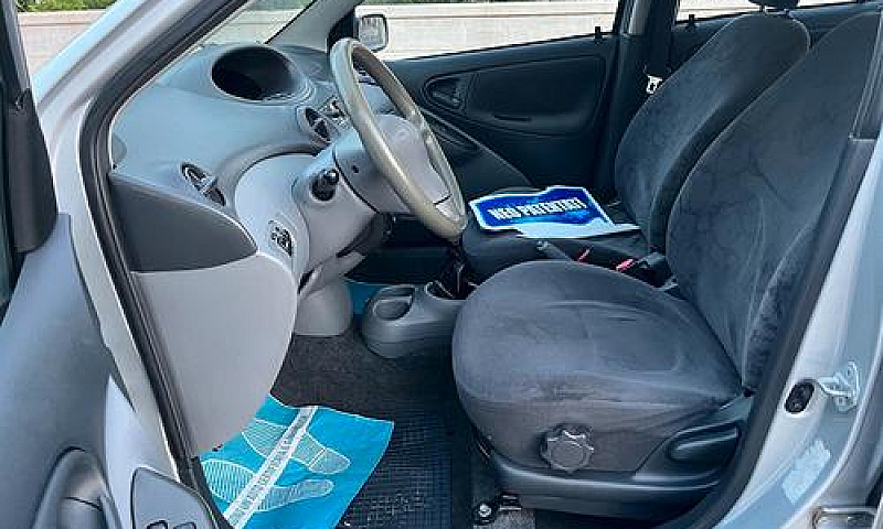 Toyota Yaris 1.0 Ben...