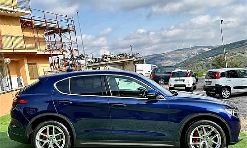 Alfa Romeo Stelvio 2...