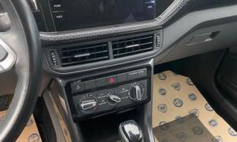 Volkswagen T-Cross 1...
