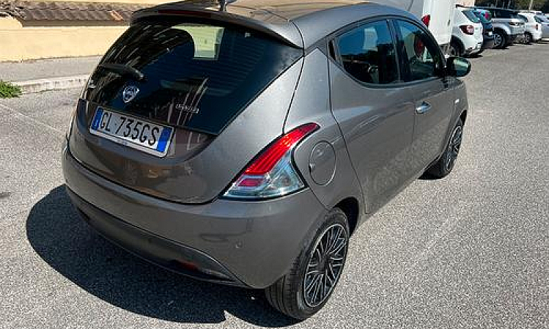 Lancia Ypsilon 1.0 H...