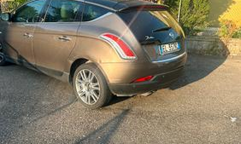 Lancia Delta 2012...