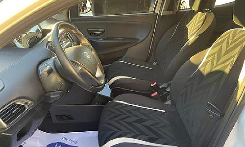 Lancia Ypsilon 1.3 M...