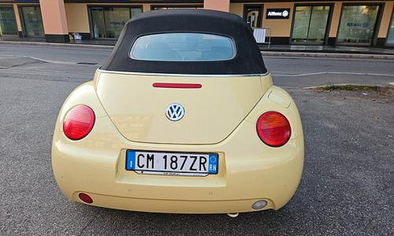 Volkswagen New Beetl...