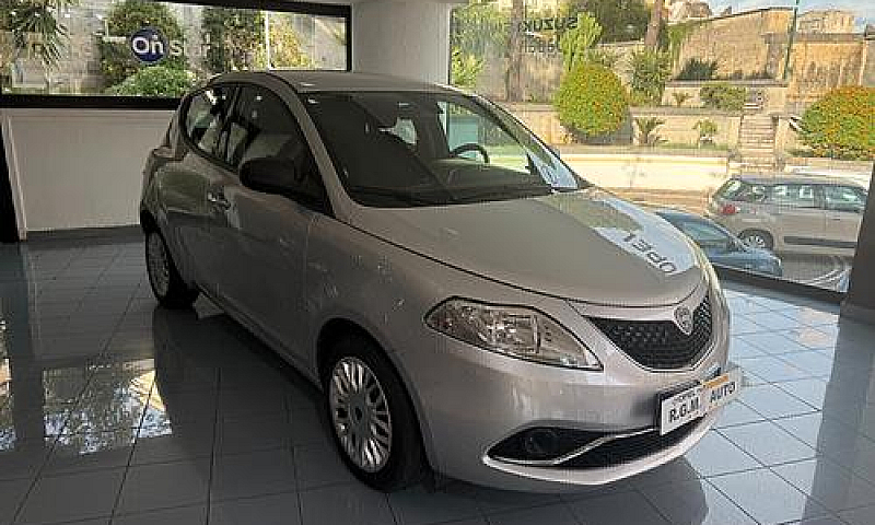 Lancia Ypsilon 1.3 M...