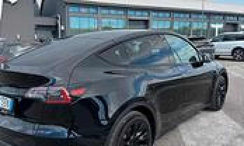 Tesla Model  Y Rwd...