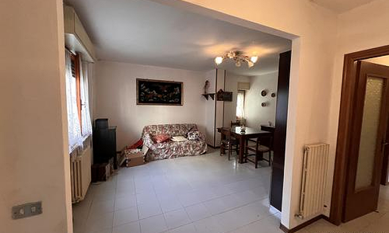 Appartamento Con Gia...