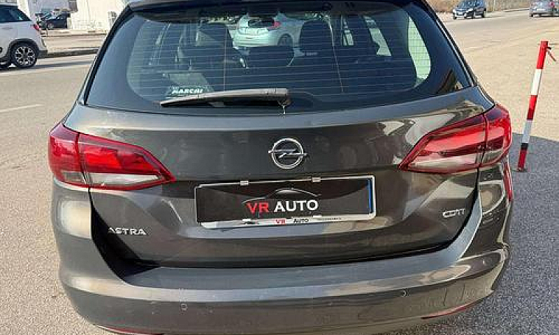 Opel Astra Sports To...