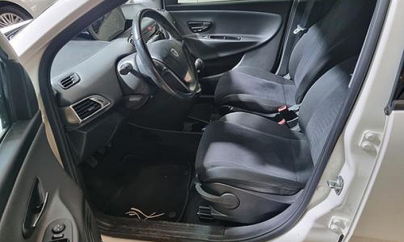 Lancia Ypsilon 0.9 T...