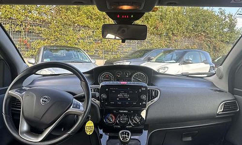 Lancia Ypsilon Hybri...
