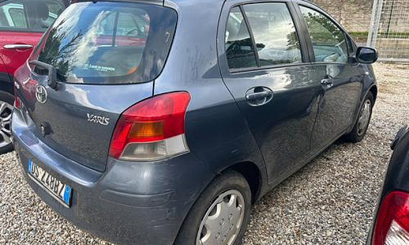 Toyota Yaris 1.3 5 P...