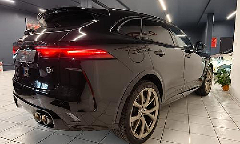 Jaguar F-Pace 5.0 V8...