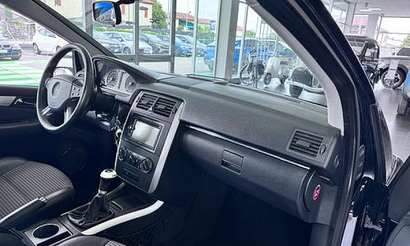 Mercedes-Benz B 180 ...