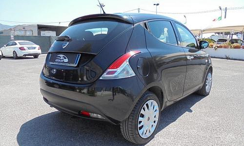 Lancia Ypsilon 1.2 6...