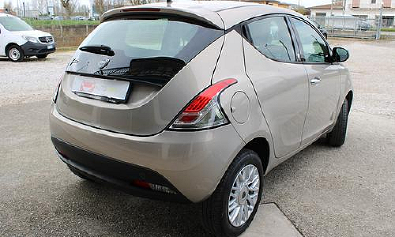 Lancia Ypsilon 0.9 T...