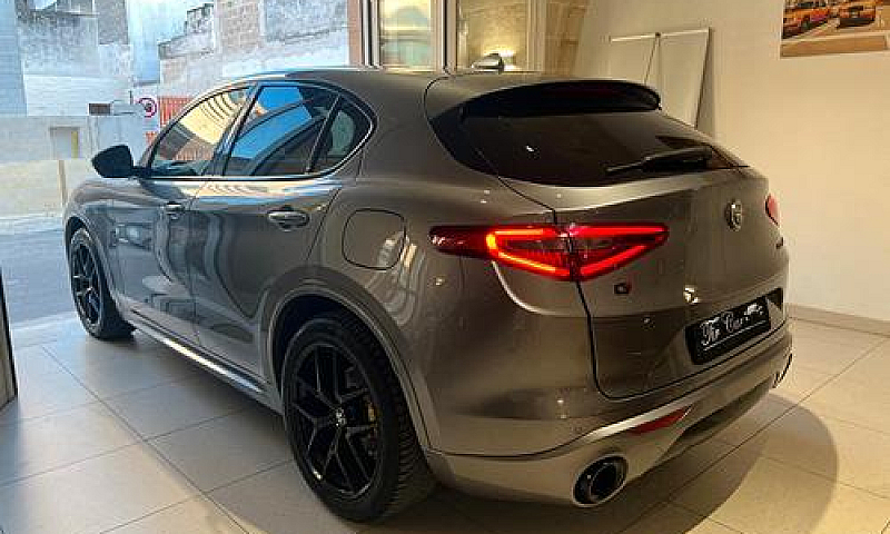 Alfa Romeo Stelvio V...