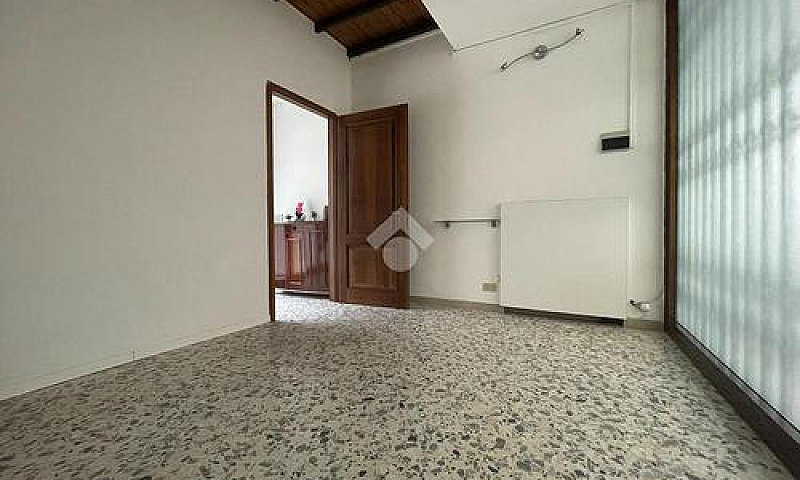 2 Locali A Bassano D...